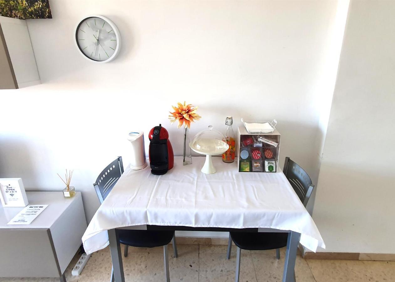 Beachfront Studio Apartment Marbella Exterior photo